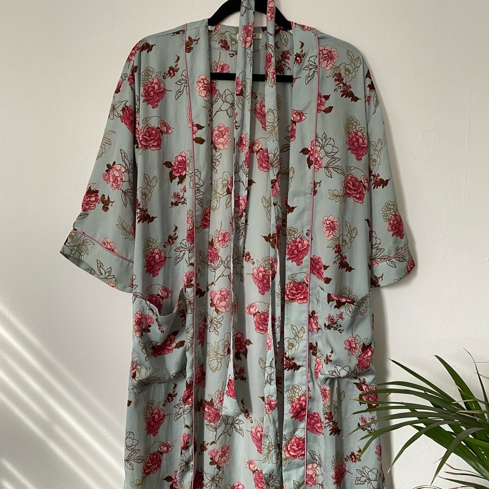 Floral Robe - Picture 2 of 6
